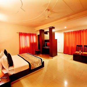 Lohmod Hotel At National Highway 8 - Free Airport Transffer